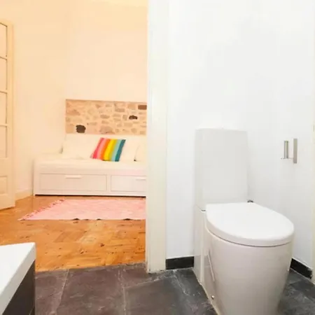 Alfama 1br With Mezzanine Appartement *
